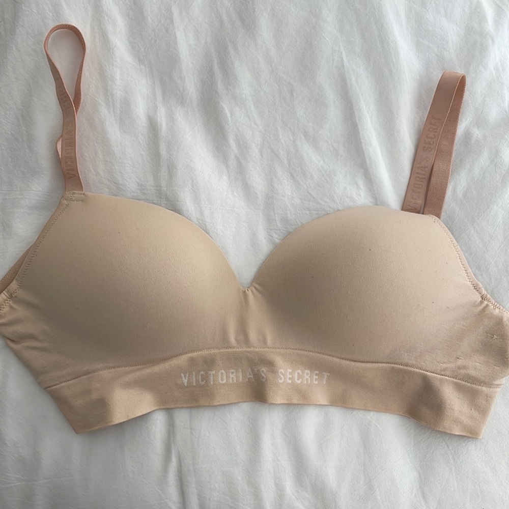 Victoria’s Secret Lightly Lines Wireless Bra